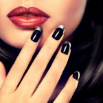 Piękny manicure, dłonie kobiety